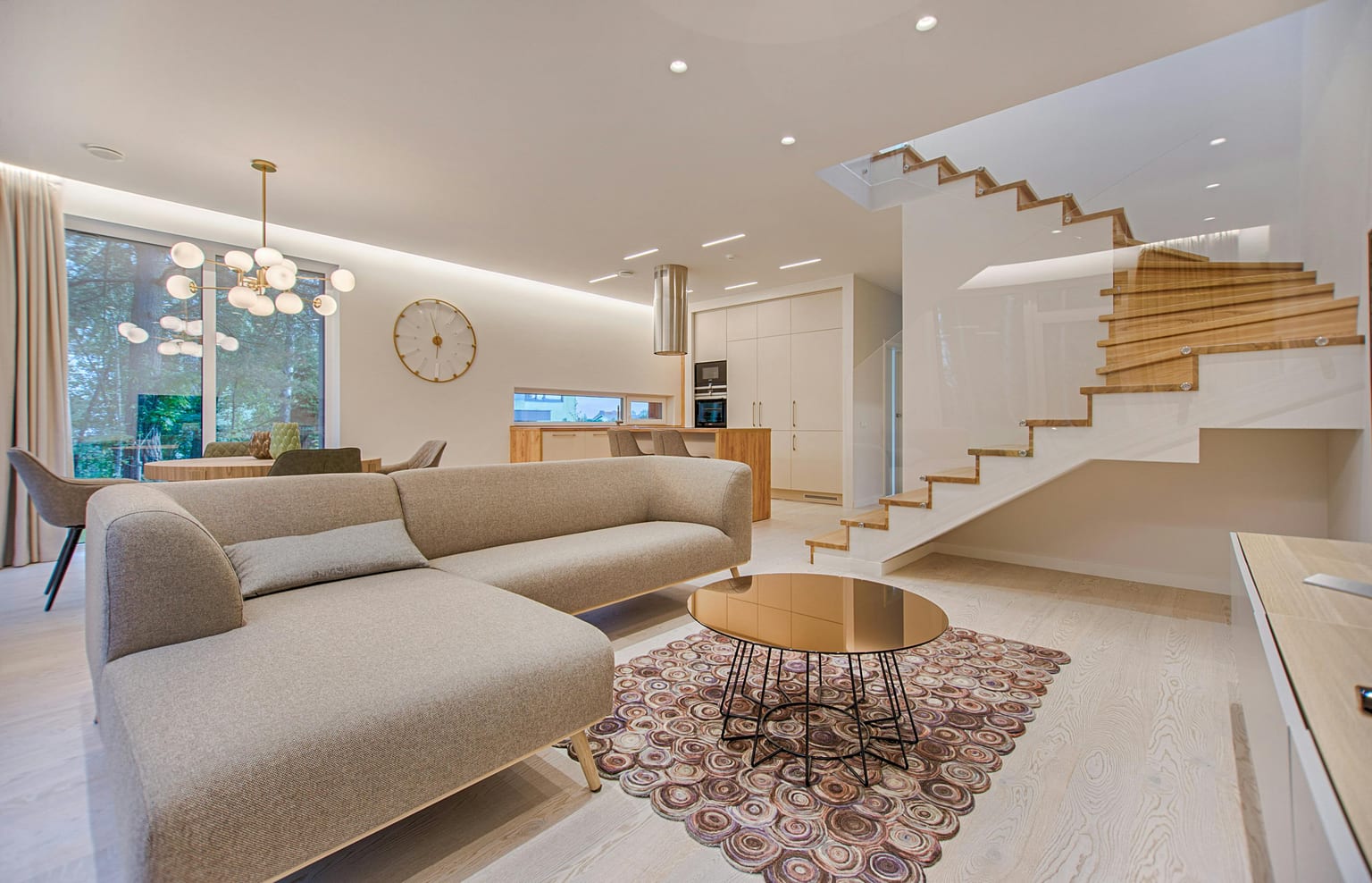 Intérieur résidentiel propre et lumineux